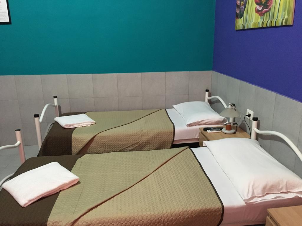 Хостел Volturno House Рим Номер фото
